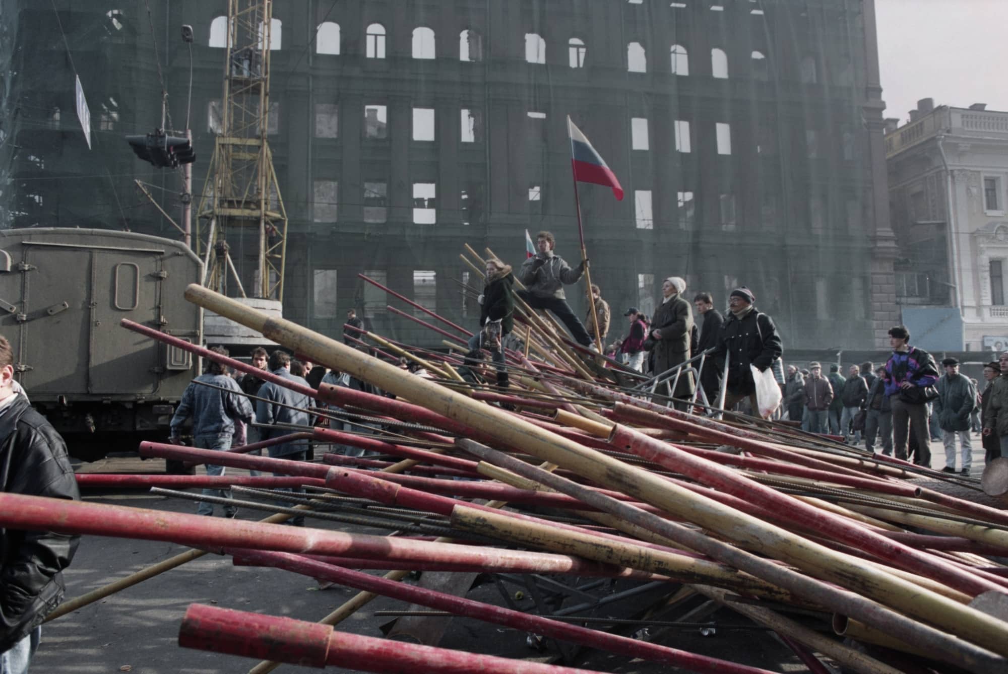 Вооруженный мятеж это. Декабрьское вооруженное восстание в Москве. Октябрь 1993. Вооруженный мятеж. Баррикада на горбатом мосту.